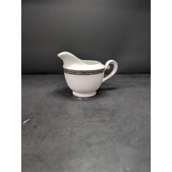 Fukagawa Arita Creamer White Silver‎ Fern Scroll, Hand Painted Japanese Creamer - Picture 1 of 8